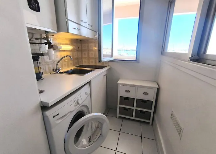 023 Deux Pieces Avec Parking, Centre Port Daire Agde